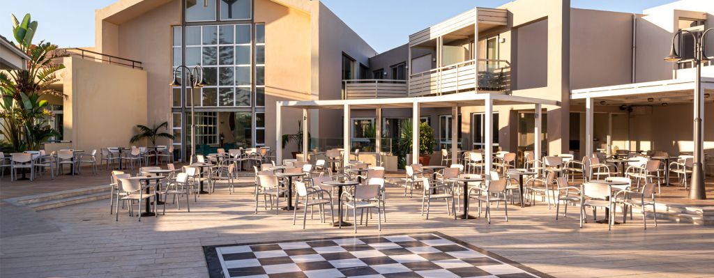 “APHRODITE” POOL BAR